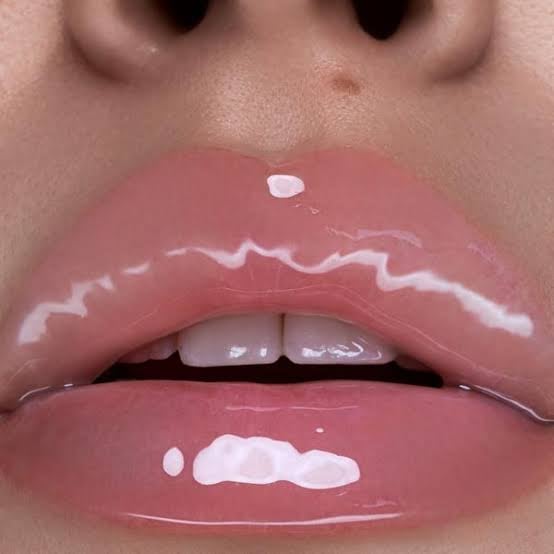 Lip plumping gloss